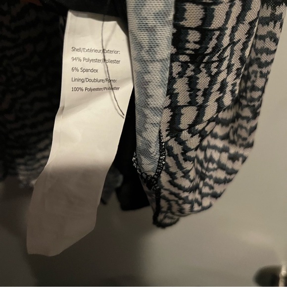 Forever 21 Sirens Floral Print Lace Trim Hook and Eye Romper Size Small - Picture 9 of 9